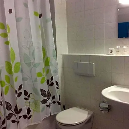 An Der Linde Locanda 2*